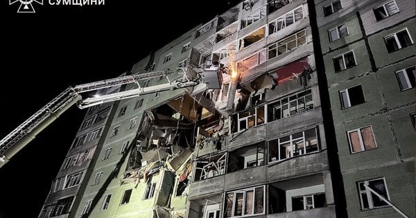 У Сумах вночі безпілотник влучив у багатоповерхівку, є жертви та поранені