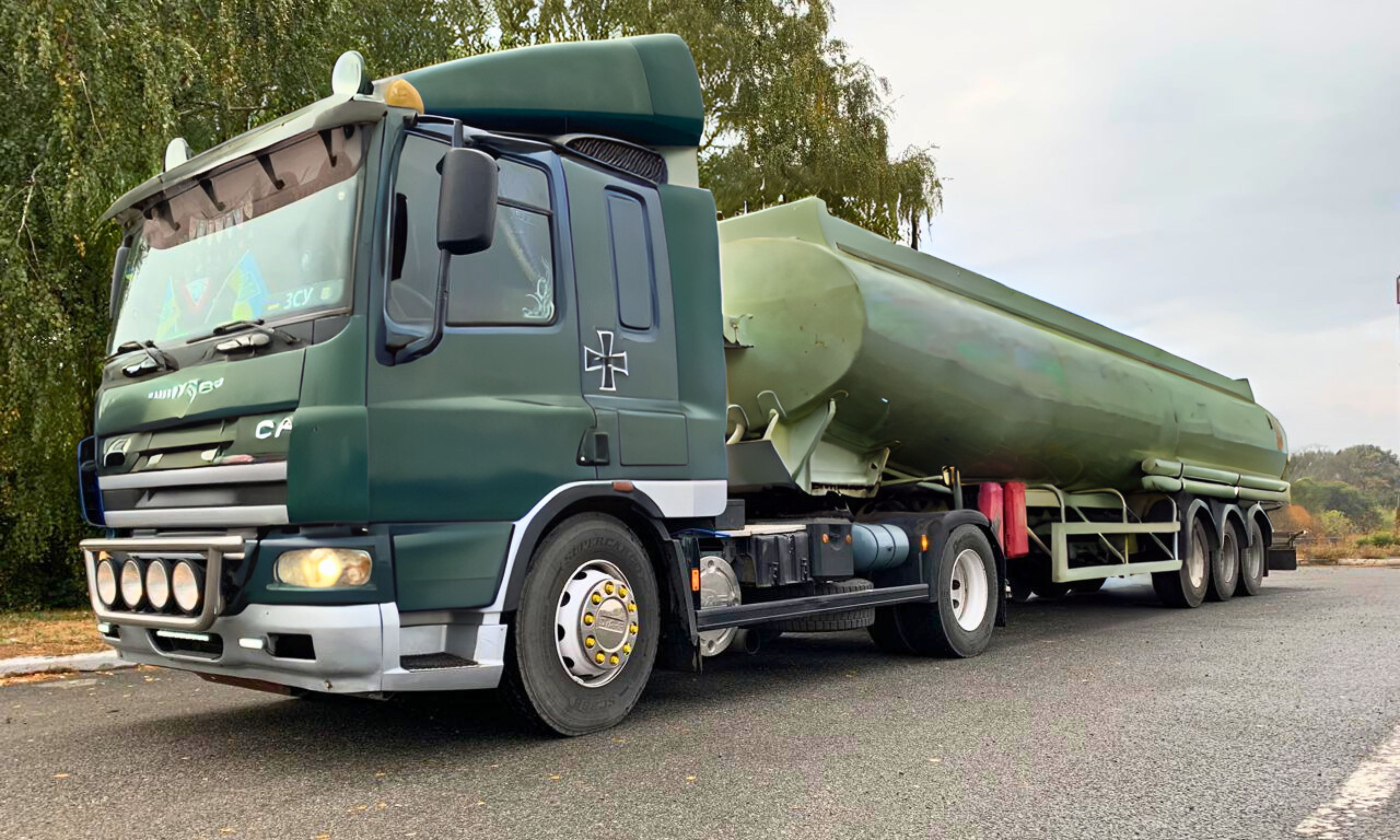 Всяка партида гориво се проверява за качество. Снимка на фирмата за доставка и товарене на горива и смазочни материали