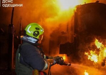 Масована атака росіян завдала масштабних руйнувань та пожежі на Одещині