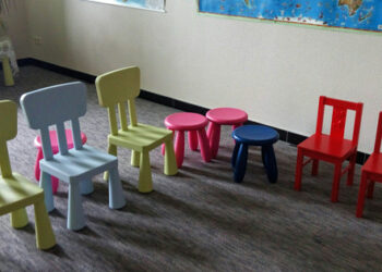 Ministerstvo vnitra doporučuje školkám přesunout místa na spaní do sklepů