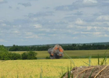 Ozbrojené síly zničily ruské sklady v Lazurném a Alčevsku (video)