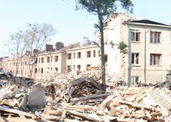 Počet lidí zabitých v důsledku včerejšího ostřelování v Charkovské oblasti se zvýšil na 17 lidí