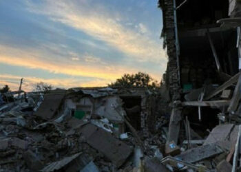 Rusové těžkým ostřelováním zničili supermarket v Mykolajivu