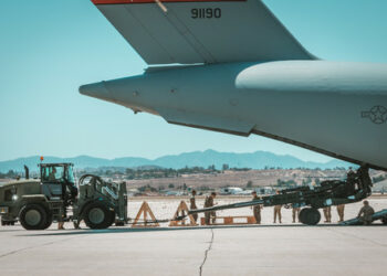 USA přidělují Ukrajině várku dronů, obrněných vozidel a houfnic