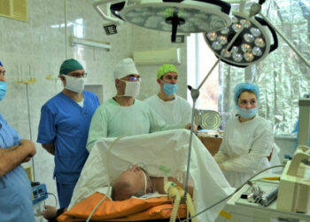 Ukrajinští vojenští chirurgové provedli unikátní operace k transplantaci končetin zraněných