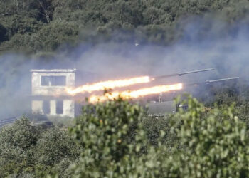 Rusko začalo nakupovat munici ze Severní Koreje, NYT