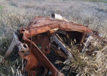 Auto s pěti mrtvými bylo nalezeno na poli v Charkovské oblasti