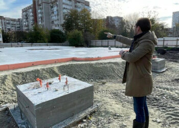 Kvůli neustálé hrozbě ostřelování byla realizace projektu 3D školy ve Lvově odložena