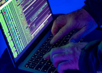 Německo vyčlenilo 1 miliardu EUR na kybernetickou obranu Ukrajiny a zaznamenávání válečných zločinů