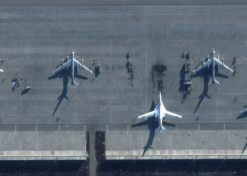 Rusko rozptýlilo strategické bombardéry po explozích na letištích