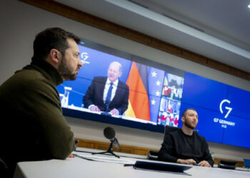 Zelenskyj nabídl Rusku, že o Vánocích stáhne vojáky z Ukrajiny