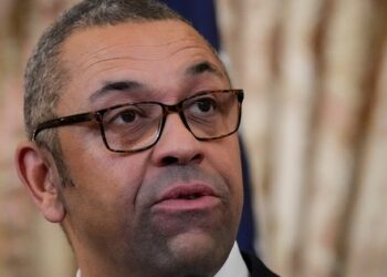 Velká Británie poskytne Ukrajině více než 200 obrněných vozidel