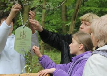 У львівському парку відкрили Алею пам'яті загиблих військових