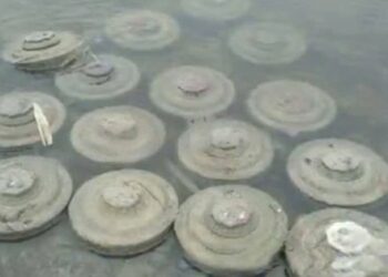 Внаслідок підриву Каховської ГЕС у воді вибухають російські міни