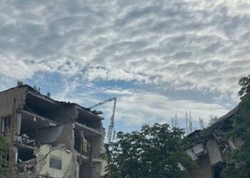 Росіяни атакували багатоповерхівку та університет у Кривому Розі (відео)