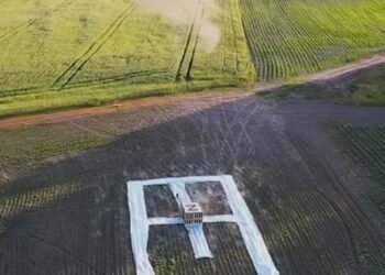 Бутусов опублікував відео тестувань картонних дронів, якими СБУ атакувала аеродром в Курську