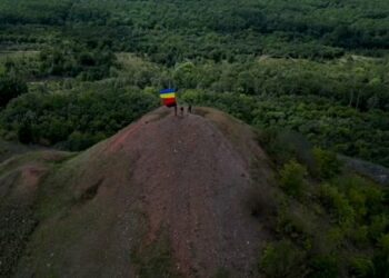 Військові 24 бригади з Львівщини підняли прапор біля окупованої Горлівки. Відео дня