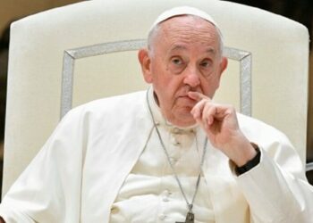 Папа Франциск закликав союзників України не грати в ігри з постачанням їй зброї