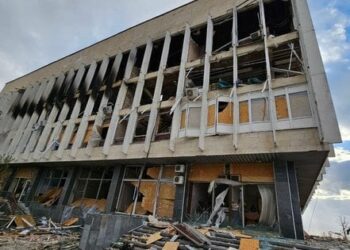 Росіяни вдарили ракетою по обласній бібліотеці у Херсоні