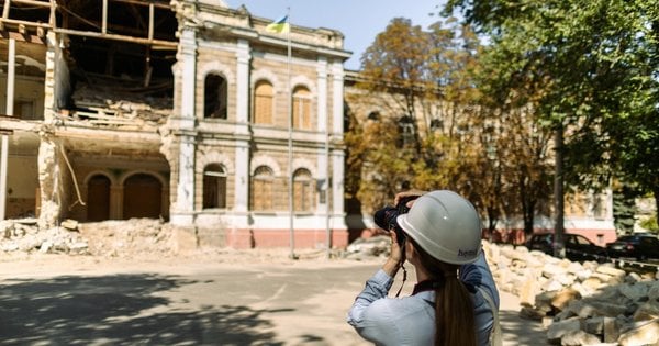 Українські мисливці за скарбами. Як поводитися з пам’ятками, які постраждали під час обстрілів