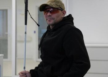 У центрі «Незламні» проходить реабілітацію 36-річний військовий із повністю втраченим зором