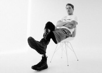 Українські благодійники створили календар із зображеннями відомих захисників