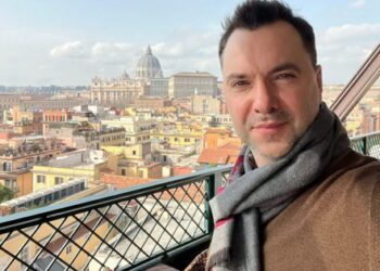 Олексій Арестович виїхав з України завдяки листу ГУР і не повернувся