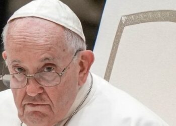 Папа Франциск порадив Україні «підняти білий прапор» і припинити війну