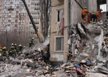 Під завалами зруйнованого росіянами будинку в Одесі знайшли тіла ще двох дітей