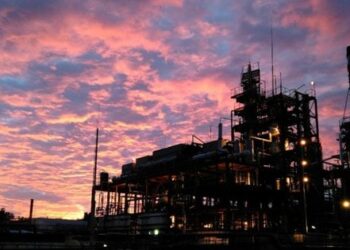 Дрони-камікадзе атакували НПЗ у Калузькій області Росії (відео)