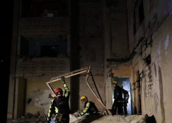 Росіяни скинули авіабомбу біля багатоповерхівки у Харкові, багато постраждалих