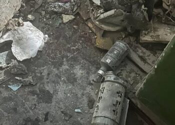 Росіяни влучили у багатоквартирний будинок в центрі Херсона