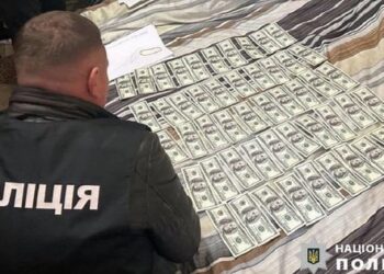 Мешканець Хмельниччини за 200 тис. грн виготовляв довідки про непридатність до служби