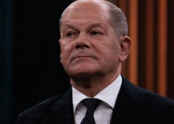 Олаф Шольц провів телефонну розмову з Владіміром Путіним вперше за два роки