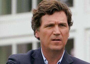 Американський журналіст Карлсон звинуватив адміністрацію Байдена у спробах вбити Путіна