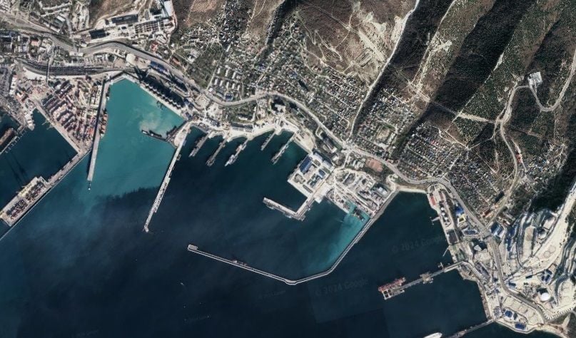 Základna ruského námořnictva v Novorossijsku. Fotografie od Google Eart