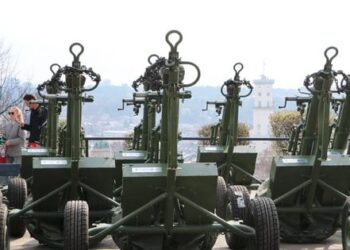 У центрі Львова фонд «Повернись живим» передав 18 мінометів для двох бригад