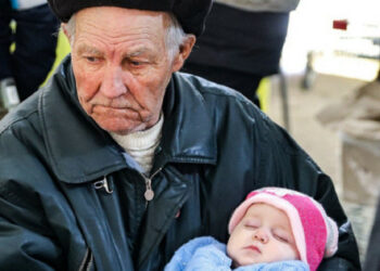 84-godišnji djed u starom autu izveo obitelj iz granatiranja