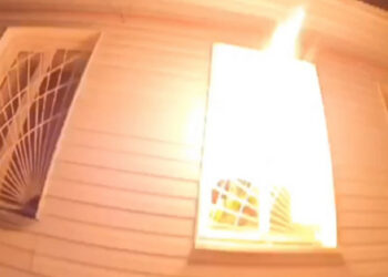 Čovjek je zapalio vojni ured za registraciju i upis u Rusiji kako ne bi zaratio u Ukrajini