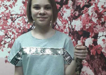 Desetogodišnja djevojčica iz Chernivtsija odrezala je pletenicu od pola metra kako bi pomogla Oružanim snagama Ukrajine