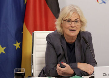 Njemačka će prebaciti 100 sovjetskih tenkova iz Grčke i Slovačke u Ukrajinu