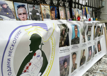 Roditelji vojnika poginulih u službi organizirali skup u blizini Ureda predsjednika (fotografija, video)