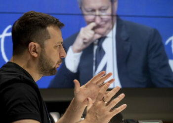 Rusiju treba staviti na svoje mjesto, a ne uvjeravati, kaže Zelenskij