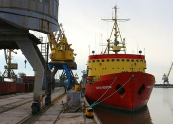 Ruske postrojbe pucale na ledolomac s civilnom posadom, jedna osoba je ubijena