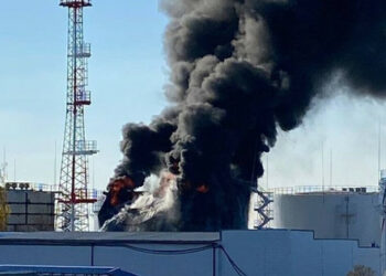 U ruskom Belgorodu nakon granatiranja izbilo je skladište nafte (fotografija, video)