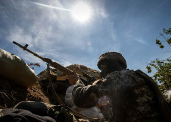 Ukrajinski vojnik poginuo od posljedica ruskog granatiranja u Donbasu