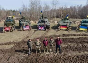 Резніков показав відео з британськими танками Challenger 2 в Україні