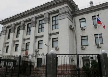 Влада Києва розірвала договір оренди землі з посольством Росії