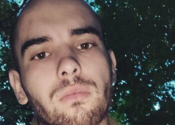 Мати українського ЛГБТ+ військового отримує погрози від невідомих людей