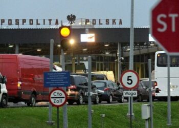 Польща заборонила рух російських та білоруських вантажівок через її кордон
